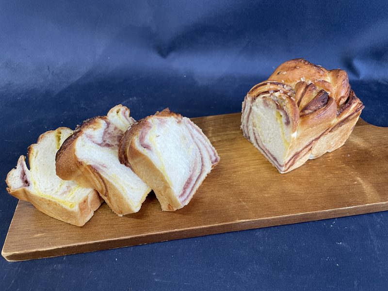 食パン「パープル＆イエロー」