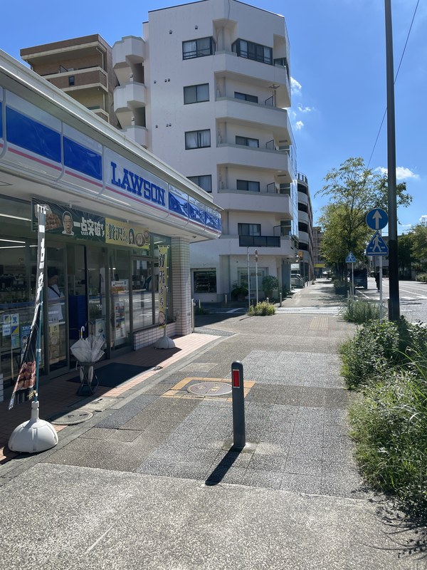 ローソンが目印