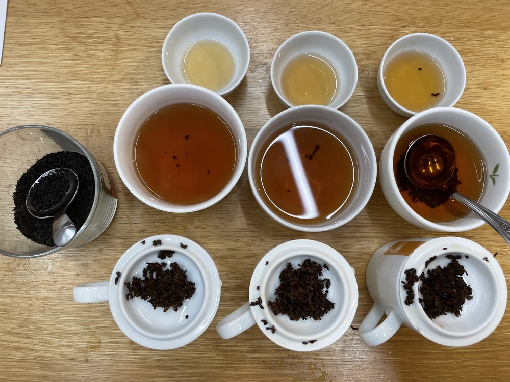 紅茶の飲み比べ