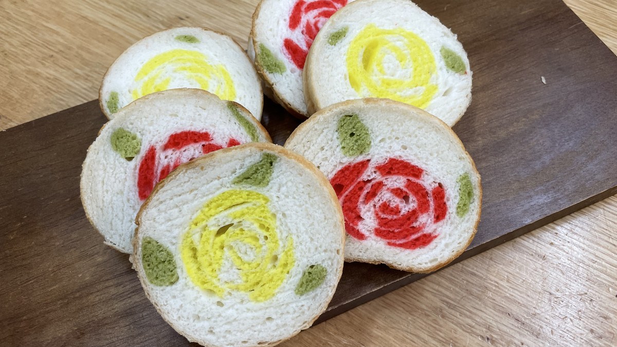 金太郎飴食パン(薔薇)のカット面